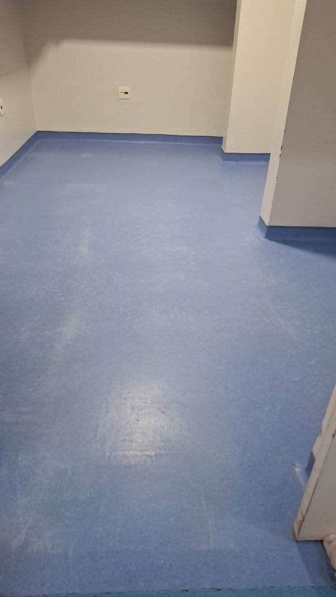 Piso de epóxi opaco, antes